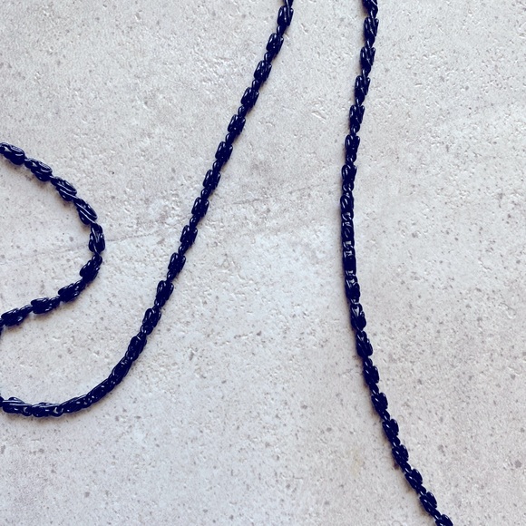 Black Sequin clutch bag w/attached chain for holiday season date. Nice size bag! - Picture 3 of 10